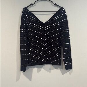 Milly Black and White V-Neck Sweater with Geometric/Polka Dot Pattern Size Large